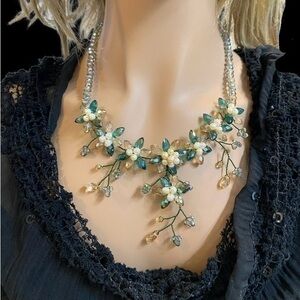 1984 Vintage Flower & Vine Czech Diamond Cut Crystal Beaded Adjust Necklace 🩷🩷